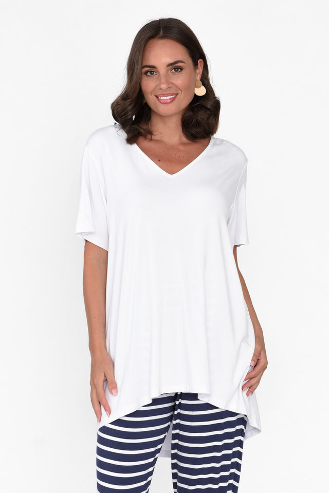 Novella White Bamboo Top neckline_V Neck 